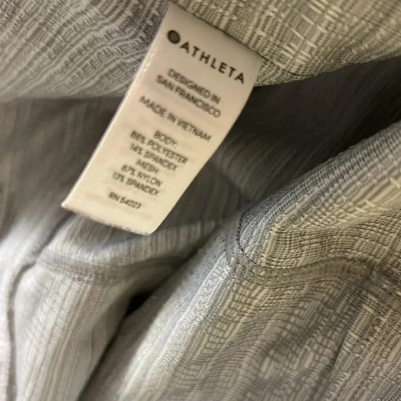 Athleta Chat To Town High Rise gray and white capri leggings size medium - Picture 11 of 11